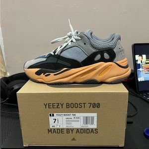 Adidas Yeezy 700 wash